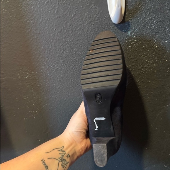 Women’s Anyi Lu Dark Blue Suede Heeled Booties Size 40/9 - Picture 4 of 9